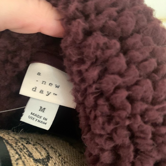 Fuzzy sweater - Picture 4 of 5